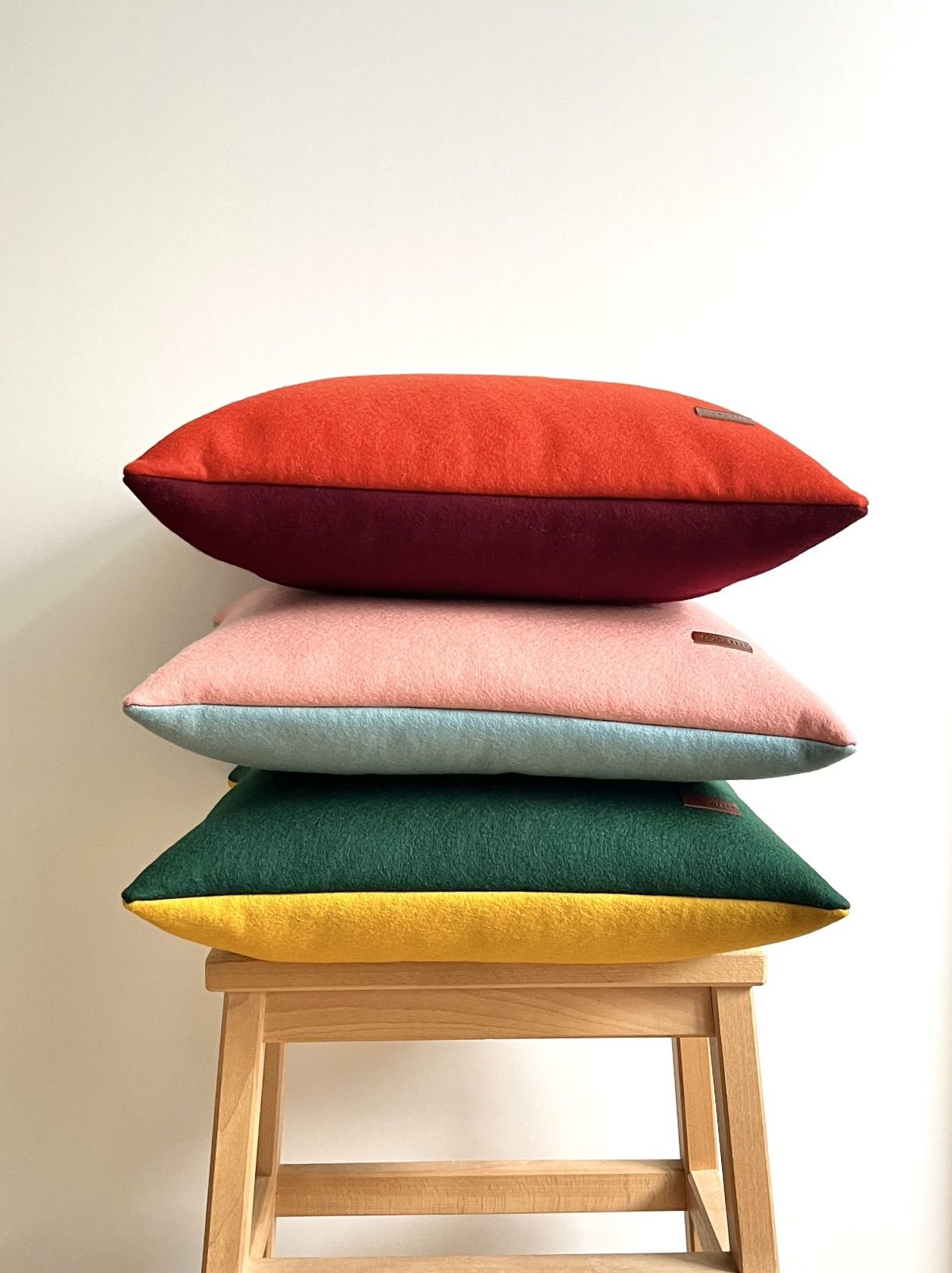 fryskfilt_exclusiefkussen_kontrast_wolvilt_wol_kussenvulling_01