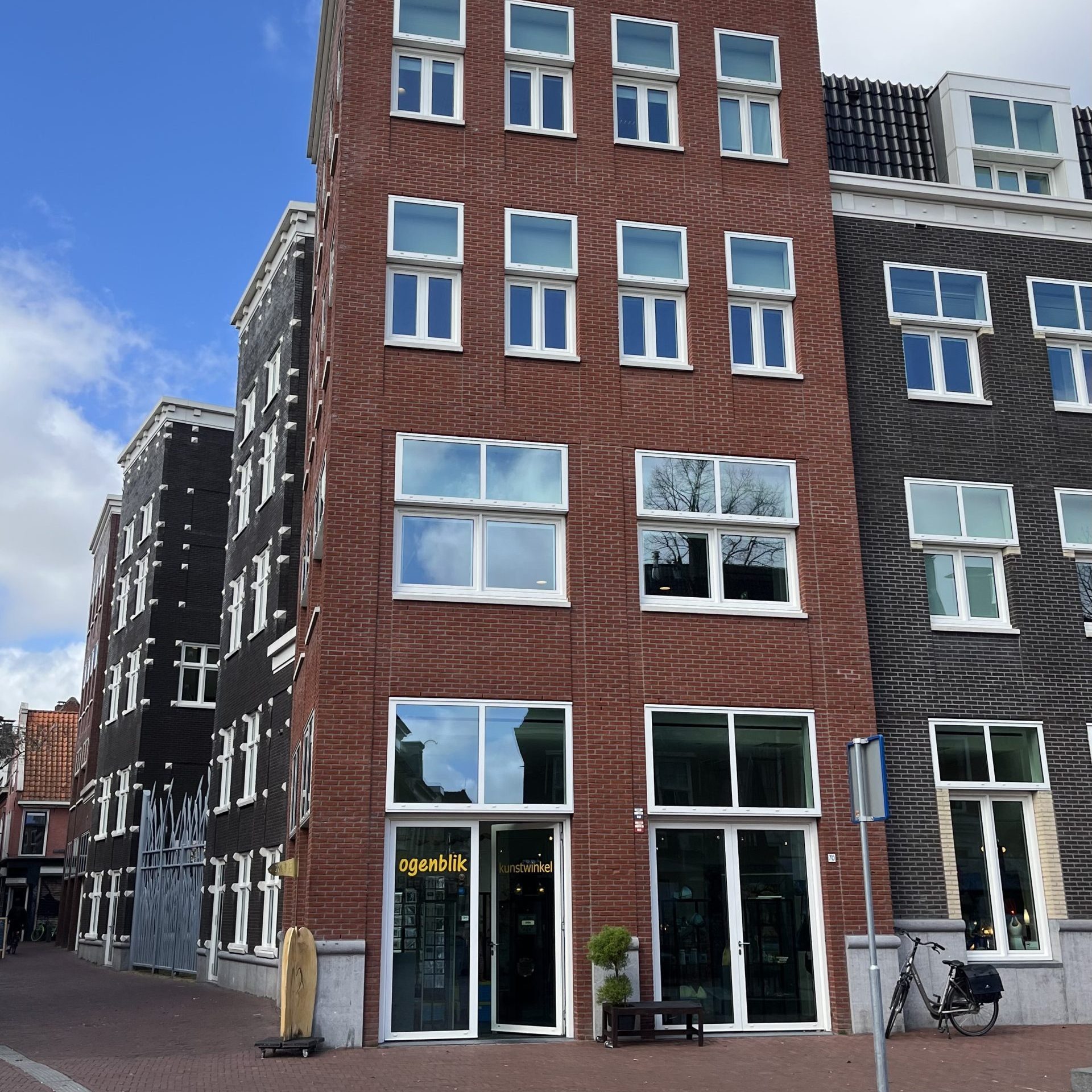 In april & mei zijn veel items te koop bij Kunstwinkel Ogenblik in Leeuwarden.